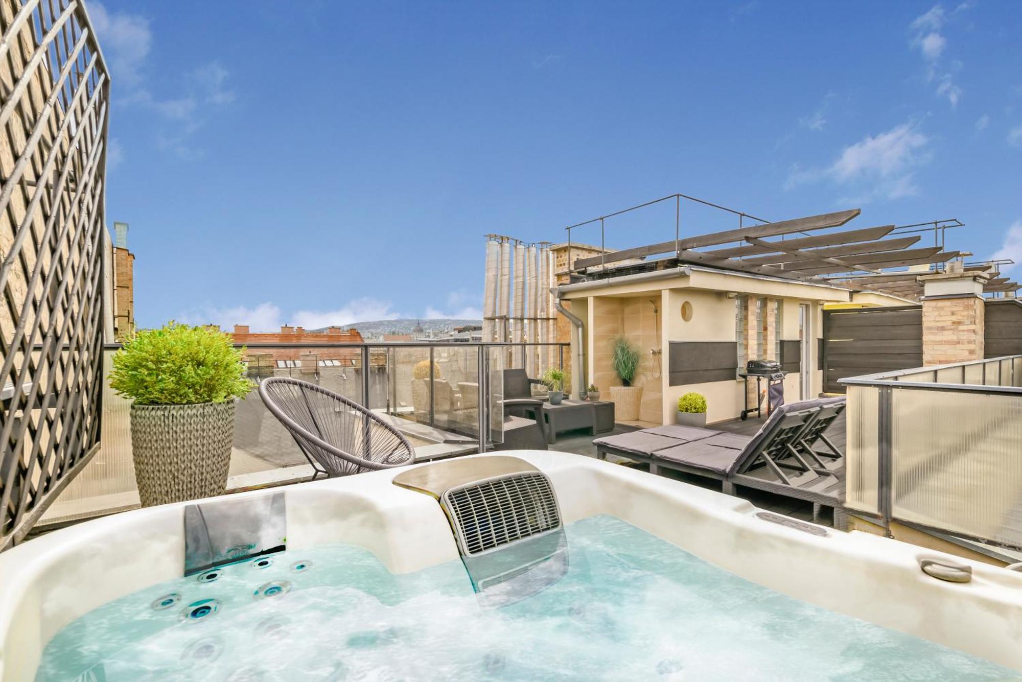 Triplex, Rooftop With Parlament View & Jacuzzi Apartamento Budapeste